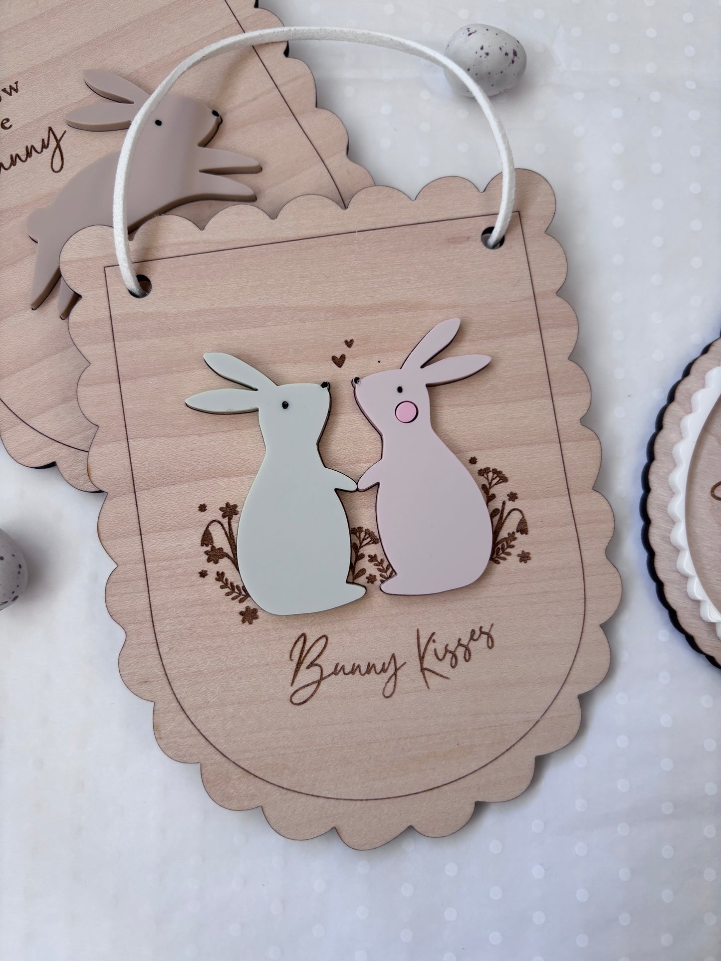 Easter Bunny Kisses Scallop Plaque